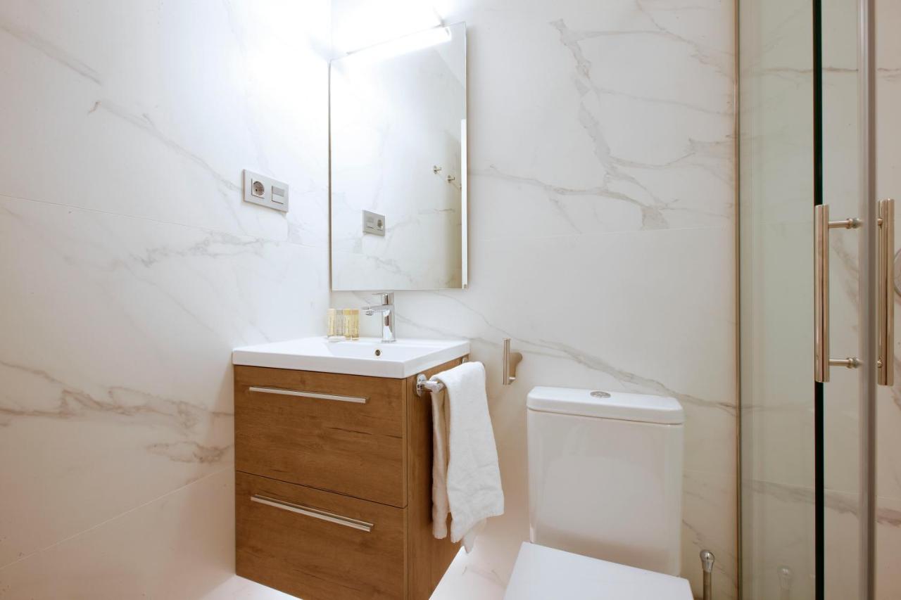 Tirso Suite Madrid Exterior foto