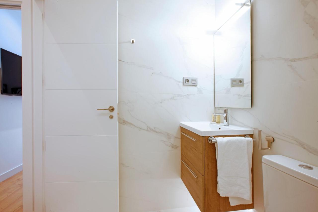 Tirso Suite Madrid Exterior foto